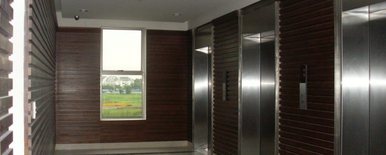 Thang máy nhiều người