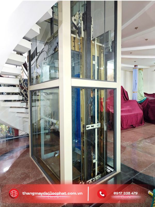Cabin thang máy Mitsubishi sử dụng trong nhà ở