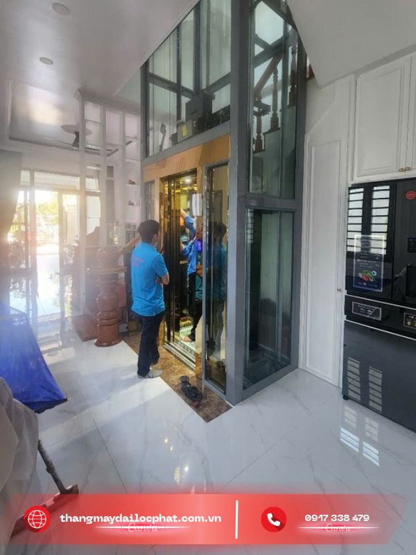 Cabin thang máy quan sát bằng kính giúp người dùng quan sát không gian xung quanh