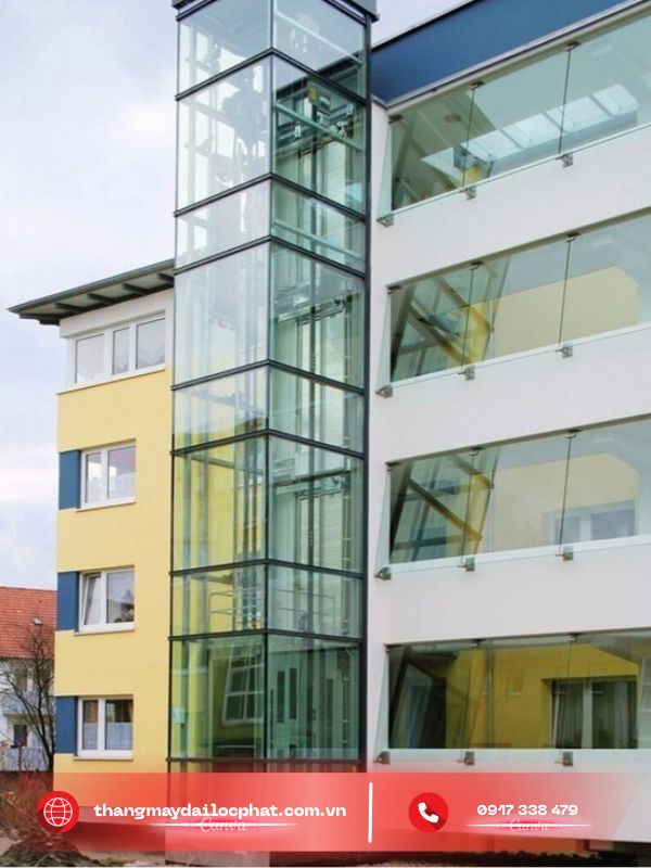 Thang máy quan sát dạng tròn và dạng vuông trong thực tế