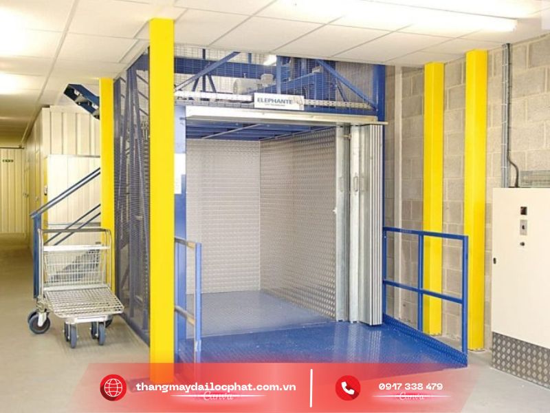 Thang máy tải hàng cho kho hàng sử dụng pallet