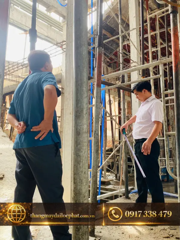 Kỹ sư khảo sát tư vấn lắp đặt thang máy kính gia đình