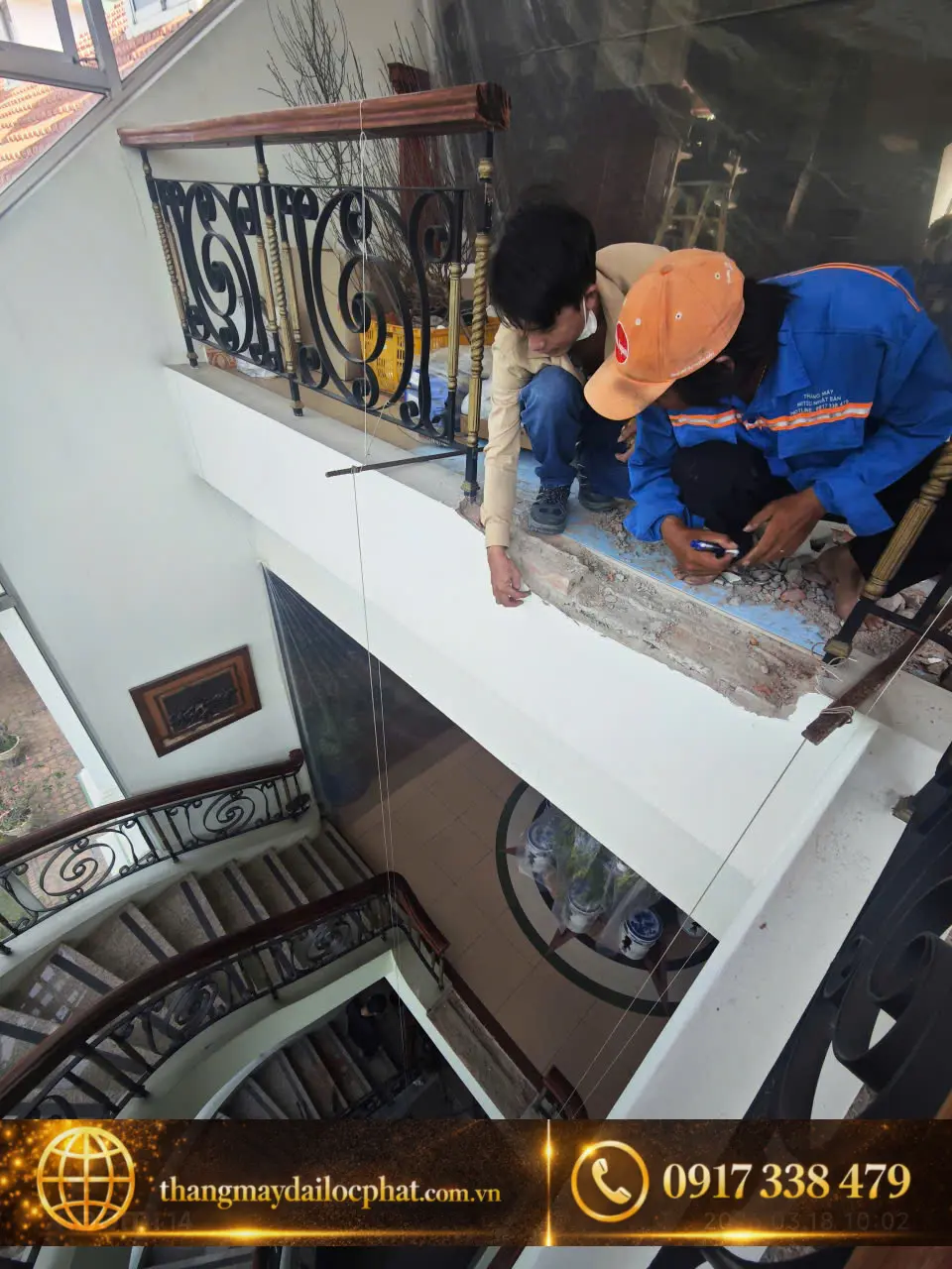 Kỹ sư Đại Lộc Phát khảo sát vị trí lắp thang máy ky su dai loc phat khao sat do dac ho thang tai nha