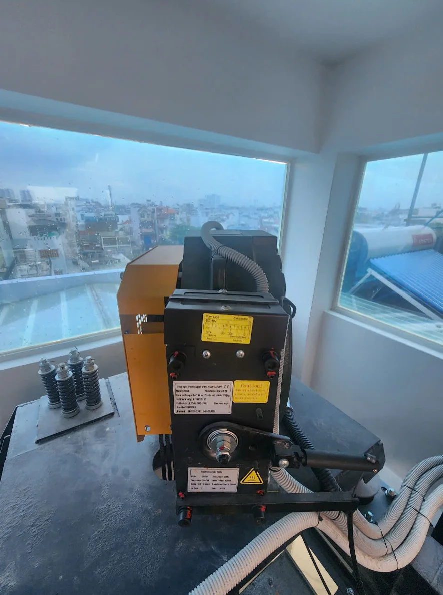 Máy kéo thang máy Mitsubishi không hộp số tiết kiệm điện lắp đặt bởi Đại Lộc Phát