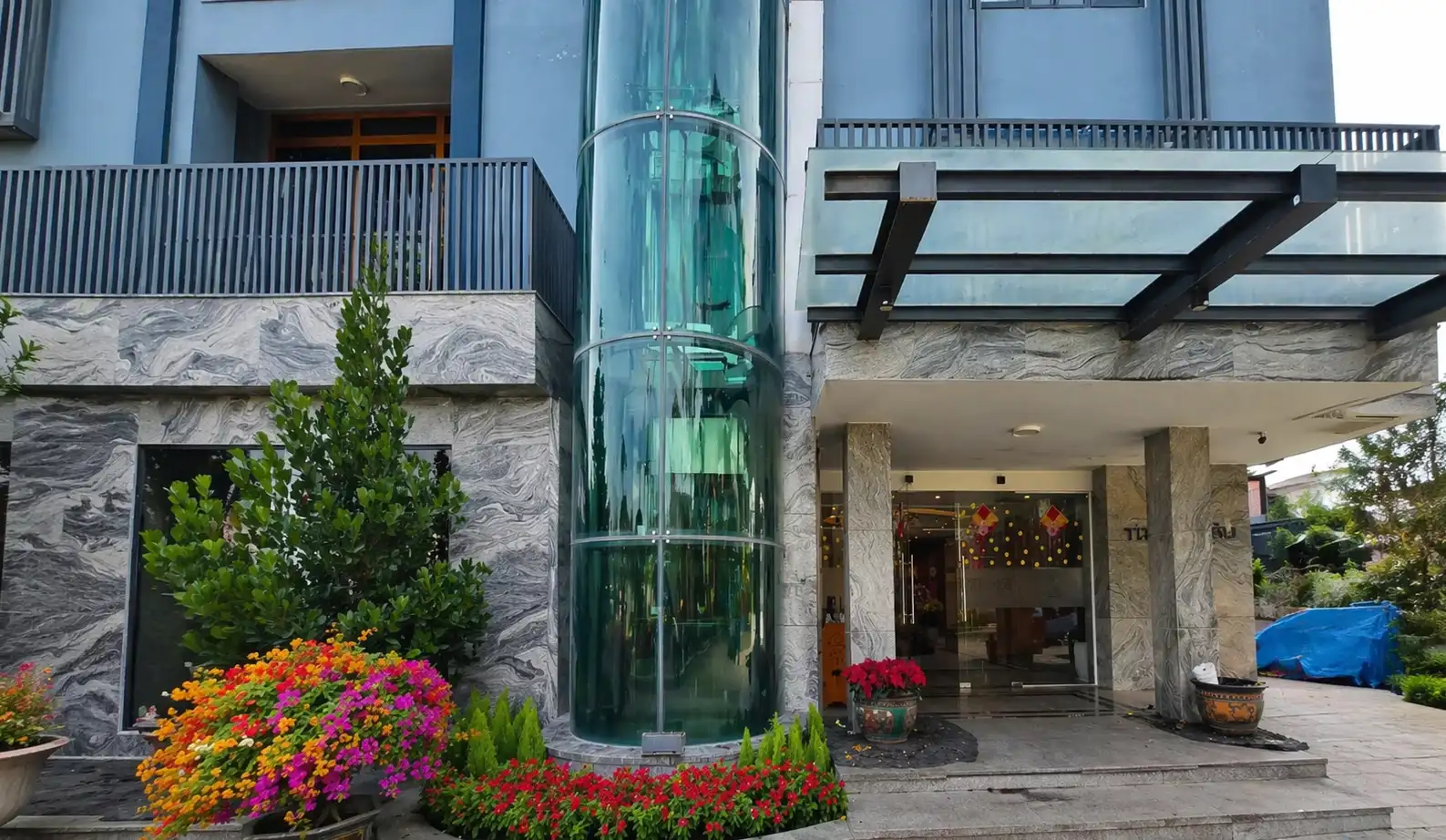 Thang máy bán nguyệt gia đình 450kg Mitsubishi lắp đặt nhà chú Tiến Thủ Đức Đại Lộc Phát